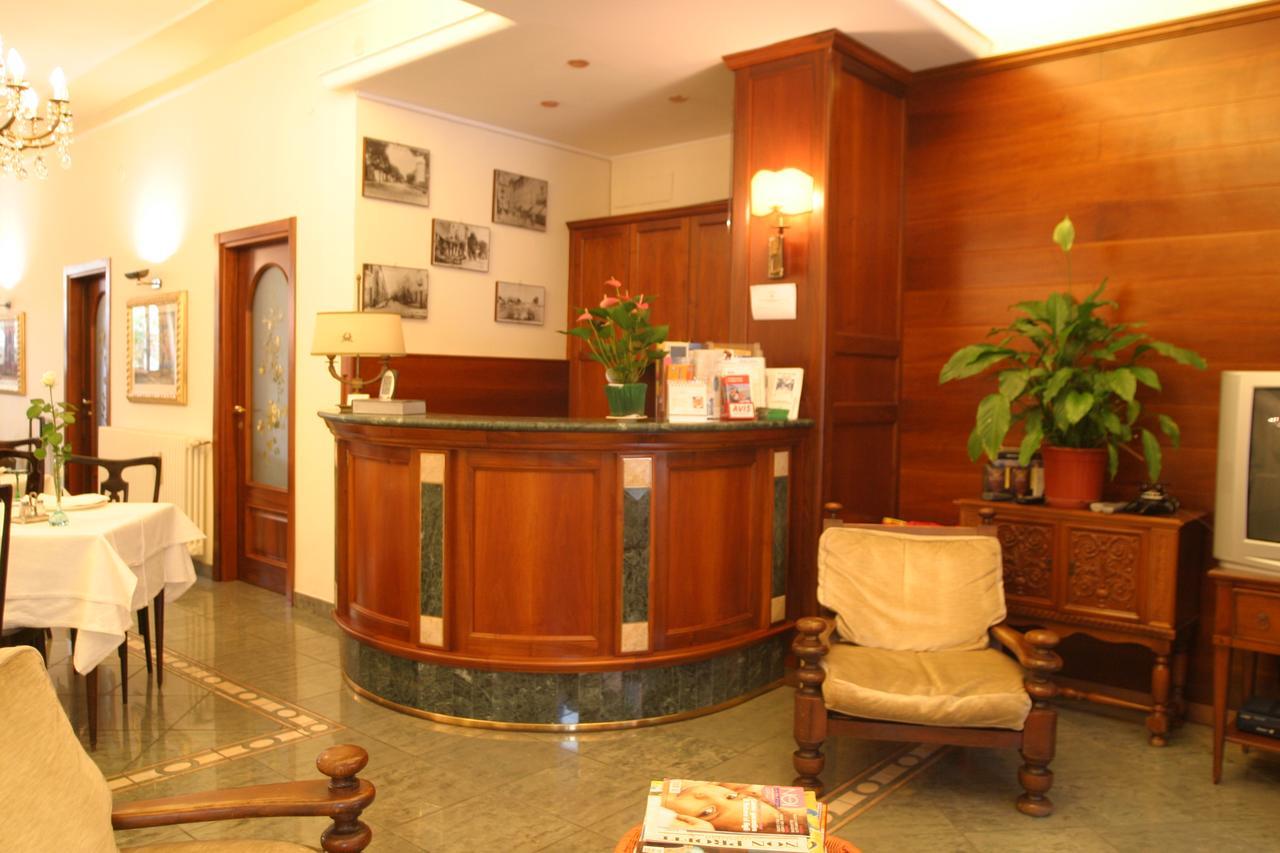 Hotel Pescetto アルベンガ エクステリア 写真
