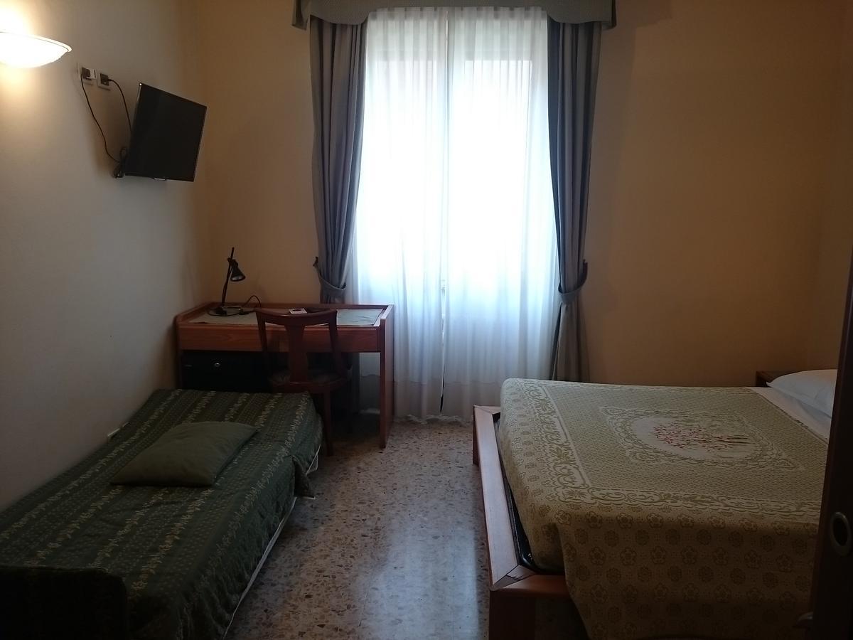 Hotel Pescetto アルベンガ エクステリア 写真