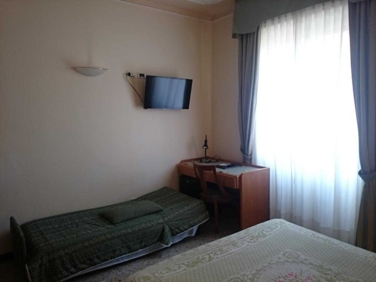 Hotel Pescetto アルベンガ エクステリア 写真