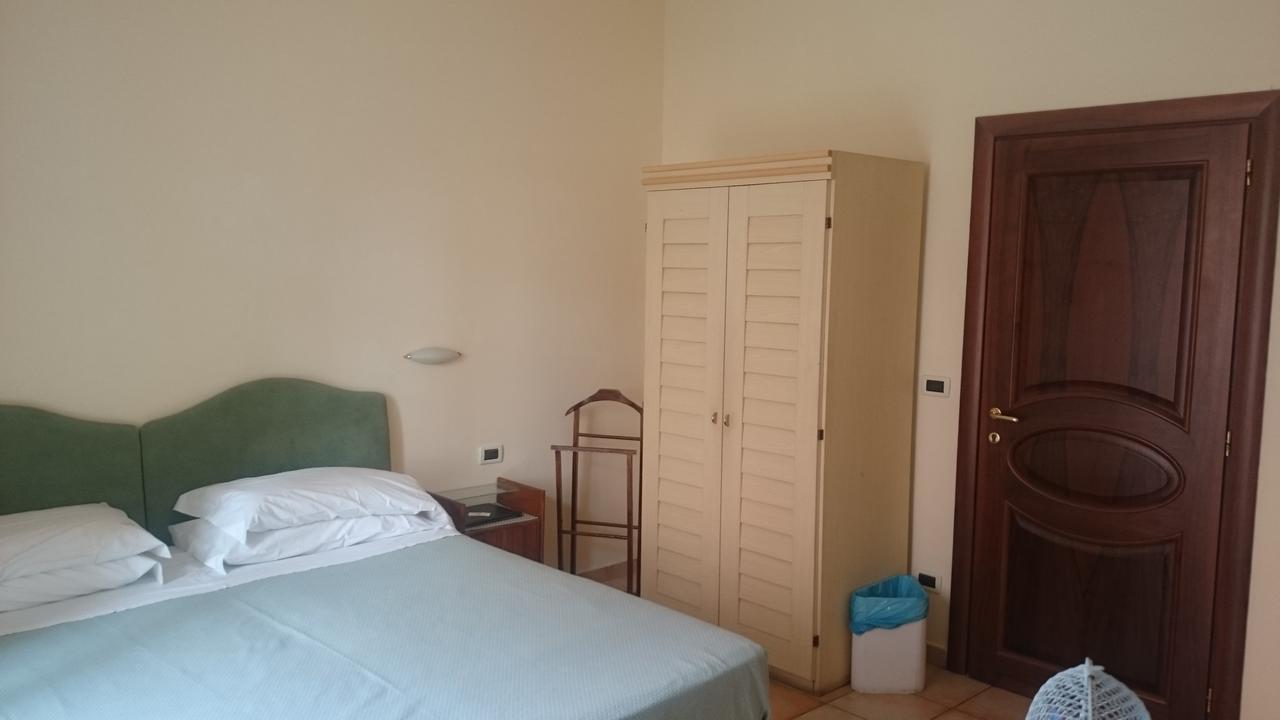 Hotel Pescetto アルベンガ エクステリア 写真