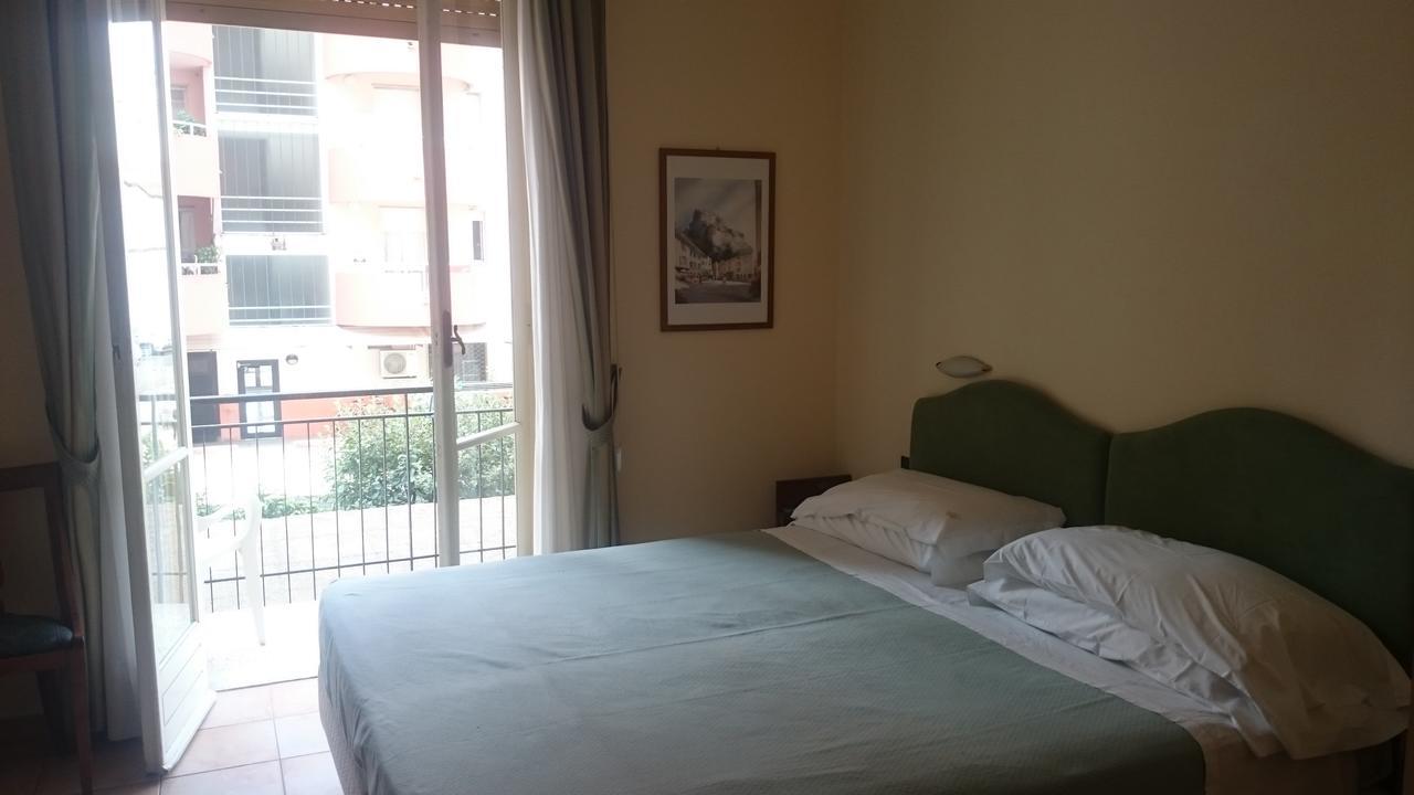 Hotel Pescetto アルベンガ エクステリア 写真
